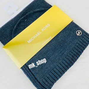 Michael Kors Women’s Hat & Scarf Set